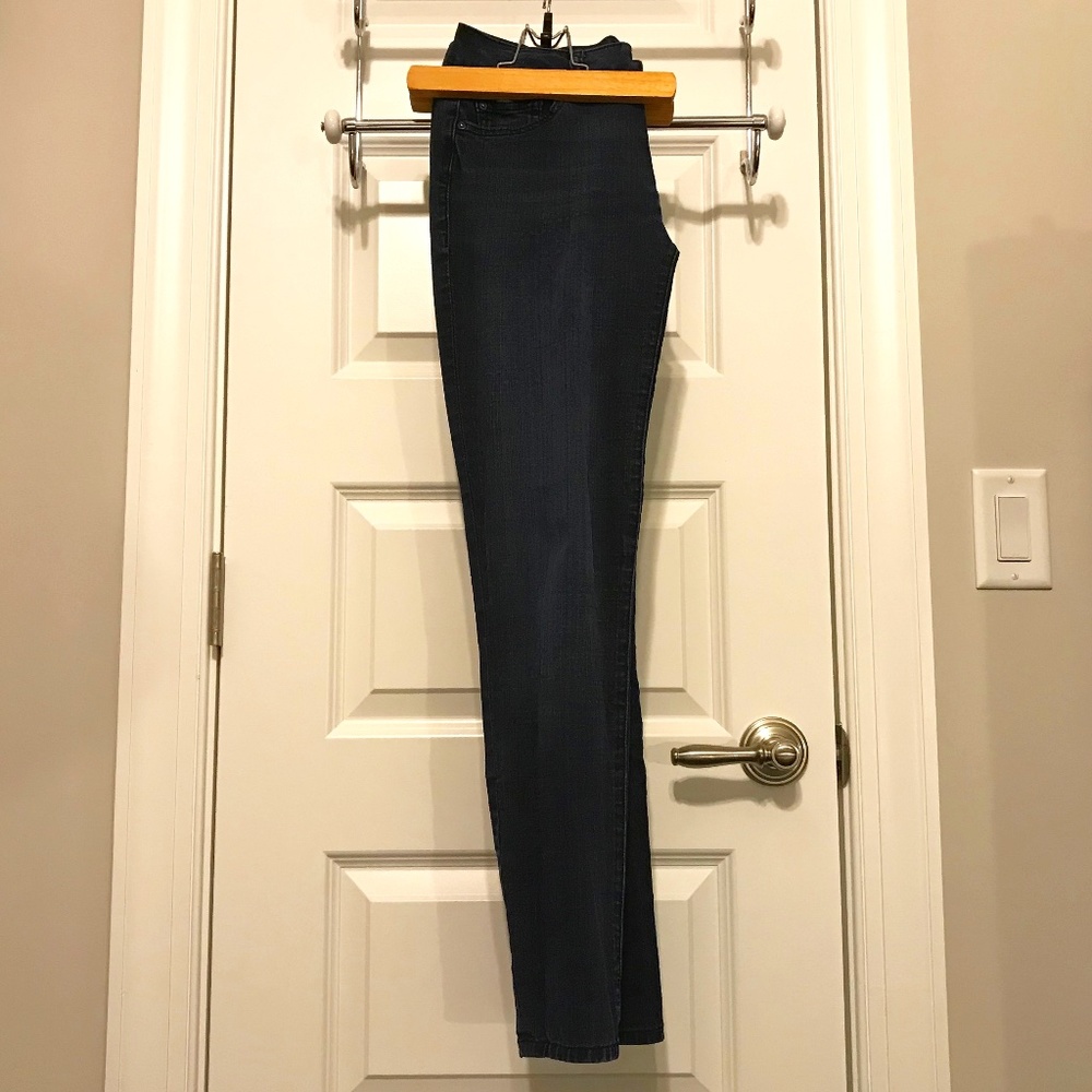 DL1961 5 pocket dark blue wash (indigo) Emma power jeans legging (size 26)